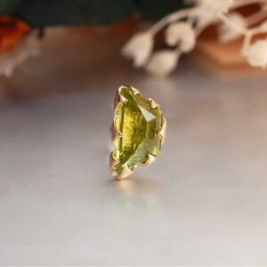 Yellow Gold and Peridot Threaded End by Kiwii Jewelry